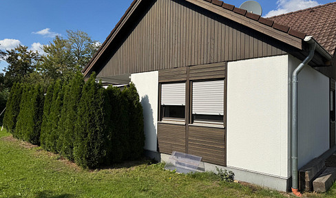 Detached house with a large plot of land, offering potential for renovation or expansion, and available without any commission fees.