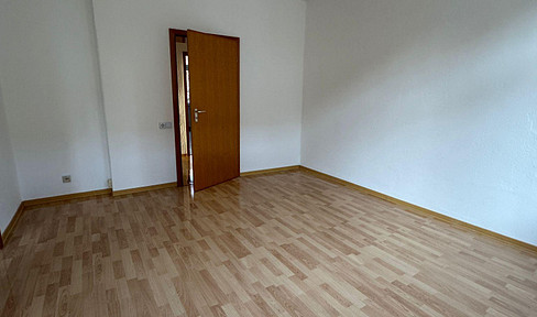 Newly renovated 4.5-room apartment (approx. 103 m²) in Gelsenkirchen – new flooring, bright and spacious + access to a garden.