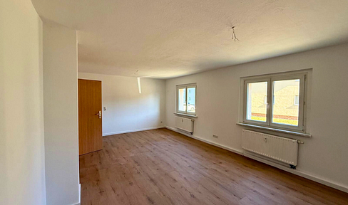 First occupancy after renovation - spacious 3-room apartment in a great location - Zwenkau.