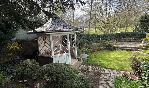 Einzigartige Parklage: Stilvolle Wohnung mit Terrasse direkt am Luisenpark