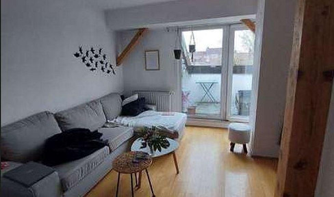 Helle, sehr ruhige 2-Zimmer DG Wohnung mit Loggia !