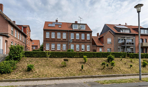 Charming 2-room apartment in a historic building with a terrace, located in Lüneburg (upper floor).