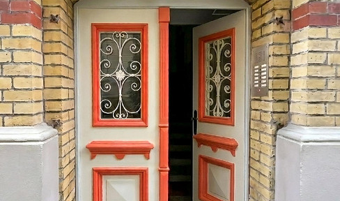 Carefully maintained building from the Gründerzeit era, comprising 12 apartments – 720 m².