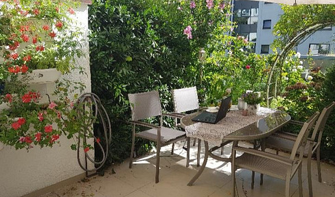 Helle 3 Zimmer Wohnung mit Terasse und Garten in Frankfurt Westend-Süd