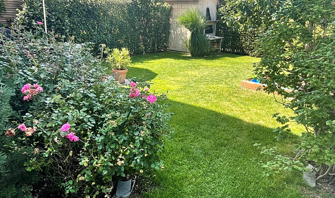 For sale by private individual! Available immediately! Modern, family-friendly corner house with a garden, located in a quiet area.