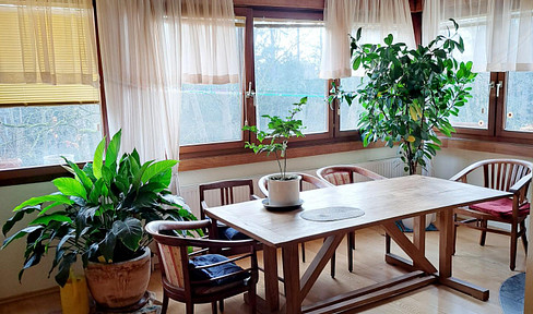 Spacious apartment in a green and quiet location. No agency fees.