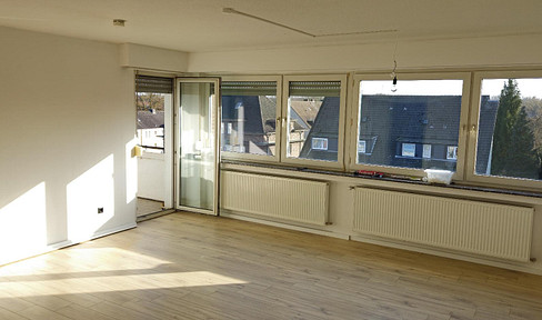 Spacious, bright attic apartment with a balcony, located in the Suderwich district.