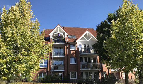 Investment opportunity in Schwerin-Friedrichsthal: Well-maintained 2-room apartment with balcony and parking space.