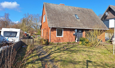 Beautifully renovated semi-detached house for rent in Bad Oldesloe.