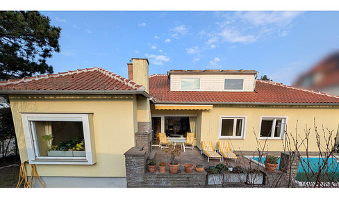 Einfamilienhaus am Rosenhügel mit Pool