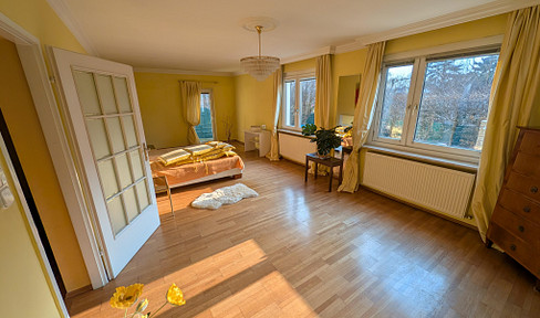 Großzügiges Einfamilienhaus am Rosenhügel mit Pool