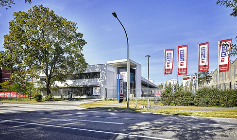 139 square meters of warehouse space in a prime location with excellent transport links. No commission fees.