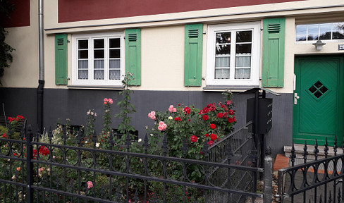 6-room apartment near Schellheimer Platz, stylishly renovated historic building.