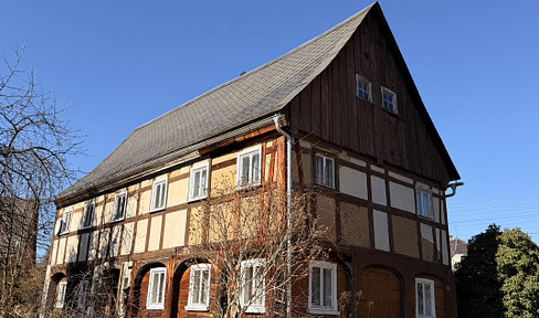 Directly from the owner: Half-timbered house, roof partially renovated.