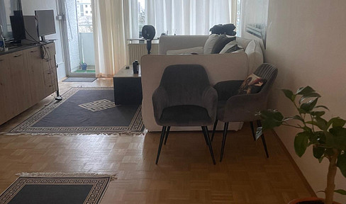 Beautiful, bright 4-room apartment, partially furnished.