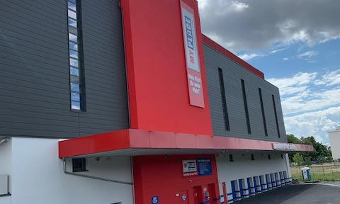 135 square meters of storage space in a prime location with excellent transport links. No commission fees.
