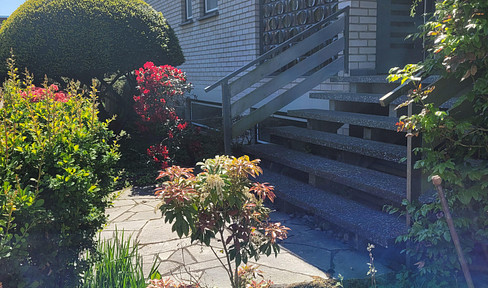 Cozy house with a lovely garden.