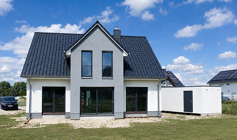 Jetzt zum Vorteilspreis: Modernes Landhaus inkl. Grundstück & Einbauküche