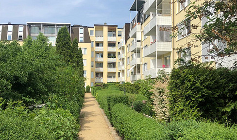 Bezugsfreie ruhige 2-Zimmerwohnung mit eigenem Garten