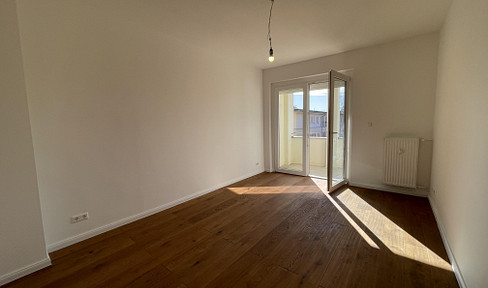 First occupancy after renovation: Cozy 3-room apartment in a renovated older building with a balcony, located near the S-Bahn station Sundgauer Straße.
