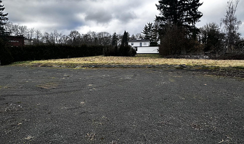 Attractive building plot with potential for a 10-unit apartment building.