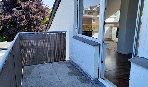 6-minute walk to Westpark - renovated apartment, 2nd floor - balcony and kitchen - located in a green area, quiet location.