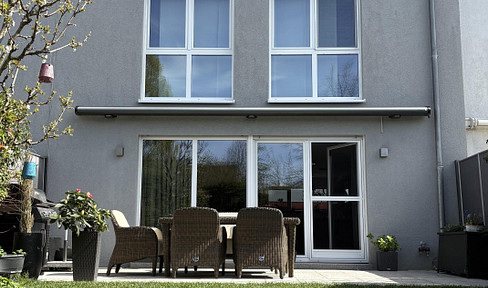 - RESERVED - No commission: Modern, energy-efficient terraced house (7m wide) including an electric vehicle charging station and a fireplace.