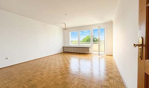 Centrally located 3-room apartment with a sunny west-facing balcony and views of the Alps.