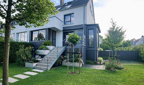 Stylish house in a desirable location.