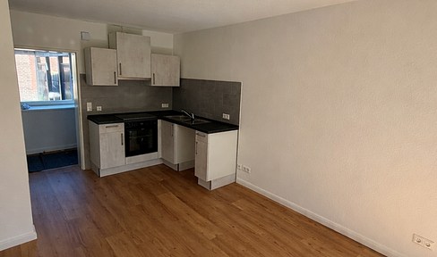 2 Zimmer Erdgeschosswohnung mit Terrasse – fußläufig zum Bahnhof / Erstbezug nach Renovierung