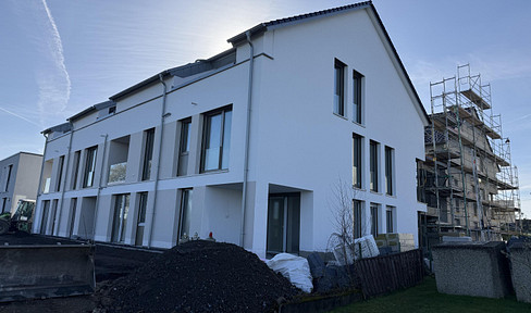 ***New Construction***KFW40Plus certified (energy-efficient building standard)***Fitted kitchen***Panoramic views***4.5-room maisonette apartment***