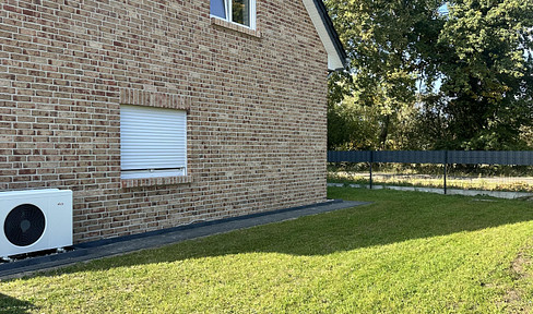 Newly built semi-detached house with unobstructed views of the countryside and a high-quality kitchen featuring an island.