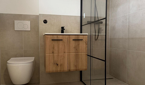 Hochwertig & möbliert: Helles Apartment mit TG-Stellplatz & Balkon