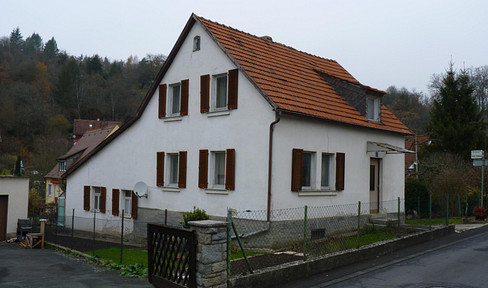 Large plot of land with an older building in a very desirable location in Unterdürrbach, available directly from the owner, no commission fees.