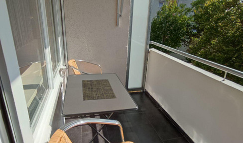 Apartment with 3 rooms and a sunny balcony.