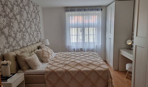 Attractive 2.5-room apartment with fitted kitchen and balcony.