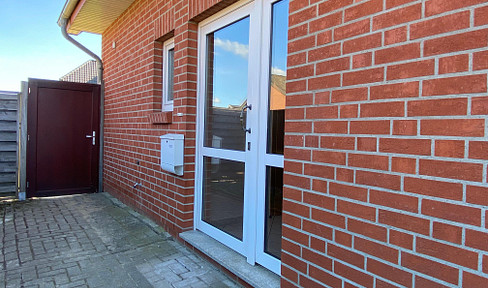 Newly renovated semi-detached house with a large garden and terrace, located in a quiet area.