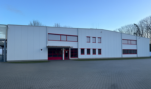 Lagerhalle / Produktionsfläche 2.700qm mit Büros und Freifläche 4.000qm zu vermieten