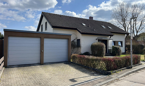 Family house with an attached apartment, fireplace, and large garden – available immediately.