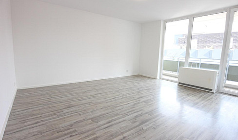 Helle 1 Zimmer EBK Bad Balkon ruhige Lage mit Aufzug
