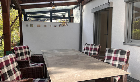 For sale: A terraced house in Munich, located in a natural setting, near the "Garden Show" grounds. It's quiet, green, and centrally located. (No real estate agent involved.)