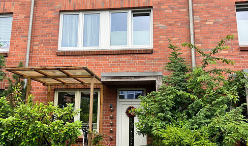 Passive house with 5-6 rooms, located in Hamburg-Iserbrook, with an included underground parking space.