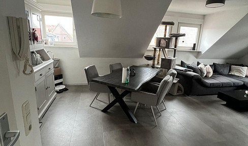 Spacious apartment in Roßdorf, Bruchköbel: 2-room apartment with fitted kitchen and double storage space.