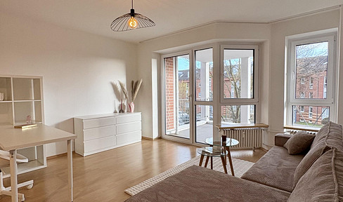 Spacious, furnished apartment near the university, with a balcony - suitable for shared living!