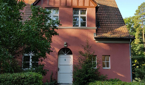 Charming semi-detached house with a large garden in Frohnau.