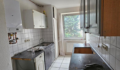 Central apartment with a balcony, located on the Bergischer Ring.