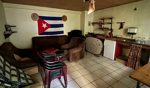 Vielseitig nutzbare Gewerbeeinheit mit Barbereich in Dortmund