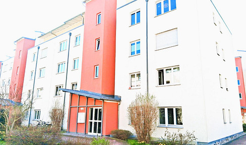 NEW with optional electric blinds. Sunny, quiet. 3-room gem in Stadtpark: South-facing balcony & underground parking, reduced utility costs & excellent transport links.