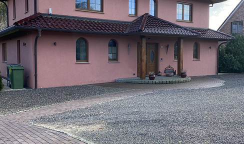 Villa in a Tuscan style, located in the city.