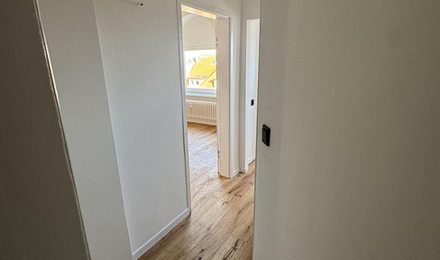High-quality renovated one-room apartment in a central location in Kiel.